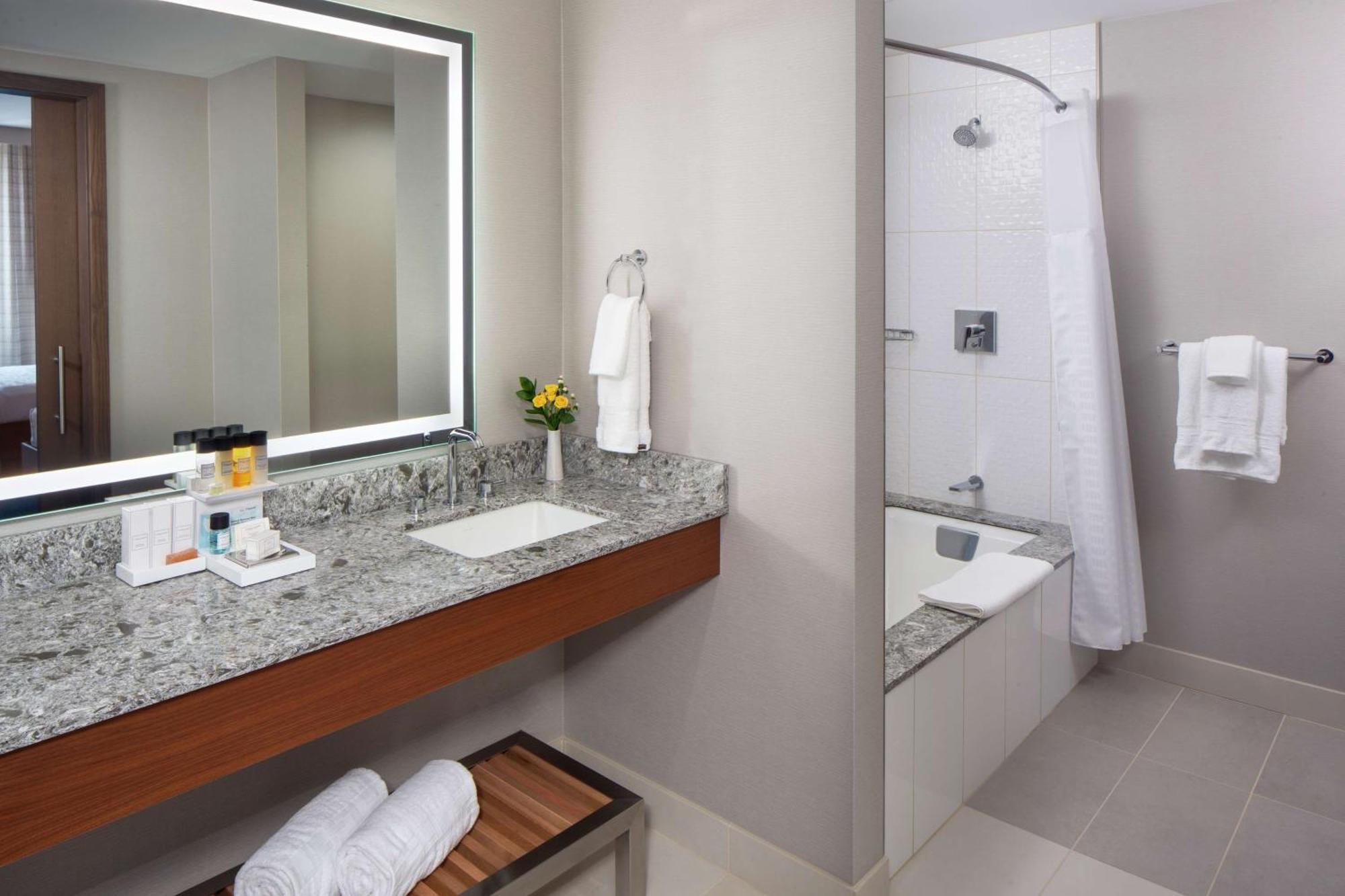 ฮิลตัน โรเชสเตอร์ เมโยคลีนิกแอเรีย Hotel ภายนอก รูปภาพ