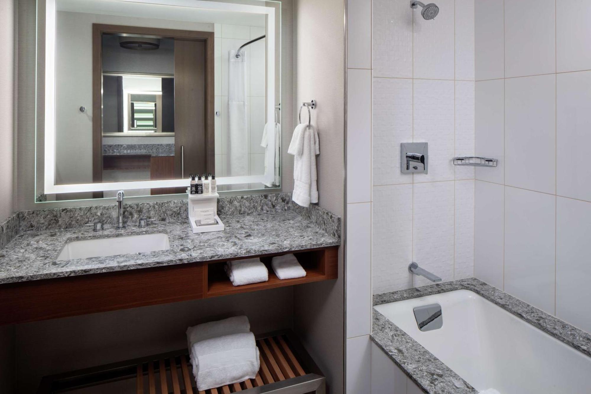 ฮิลตัน โรเชสเตอร์ เมโยคลีนิกแอเรีย Hotel ภายนอก รูปภาพ